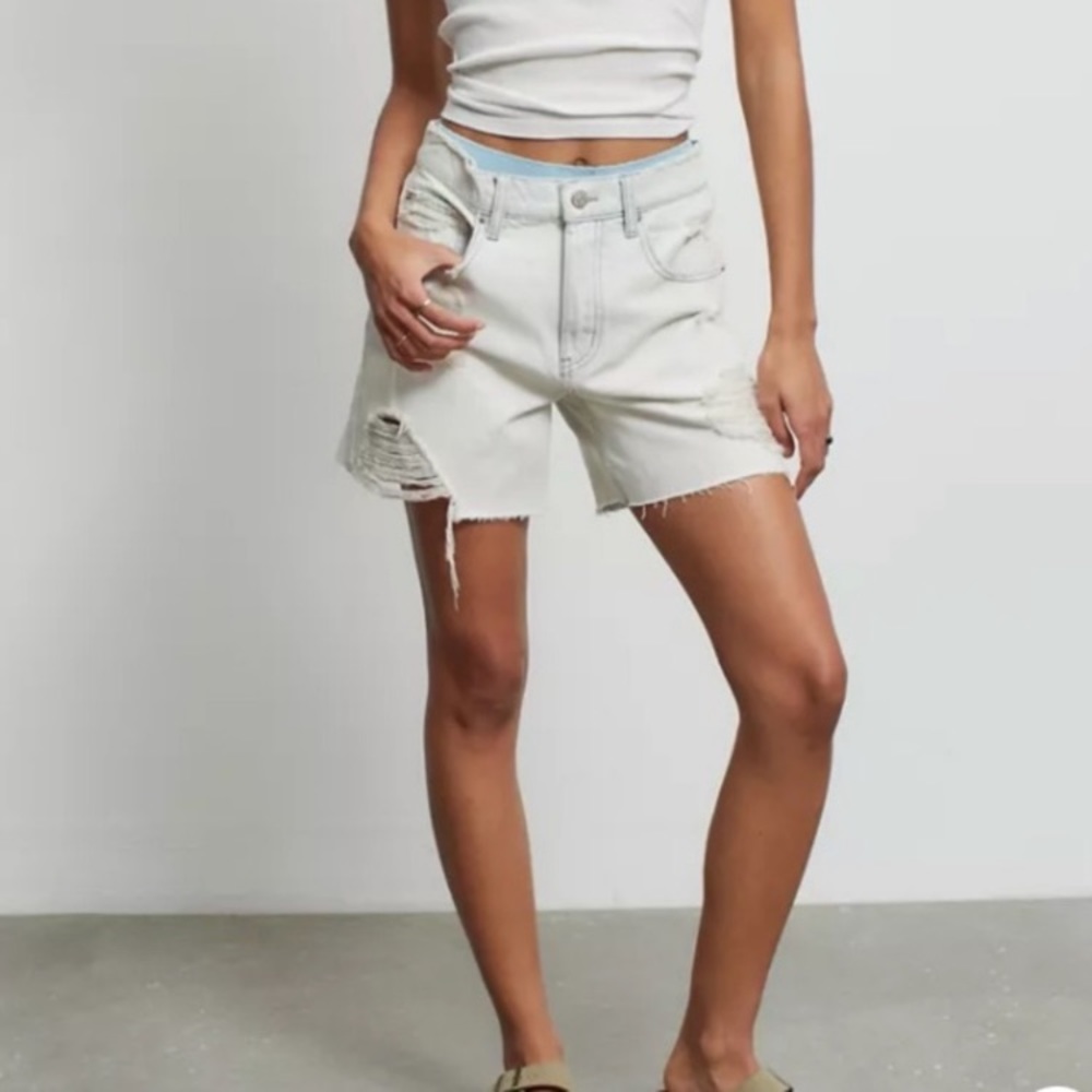 Urban Outfitters BDG Drop Waist Destroy Shorts in Light Wash Size 27